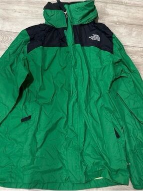 The North Face Boys Green & Black Hooded Rain Jacket Size L (14/16)
